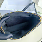 Schwarz-blaue Clutch