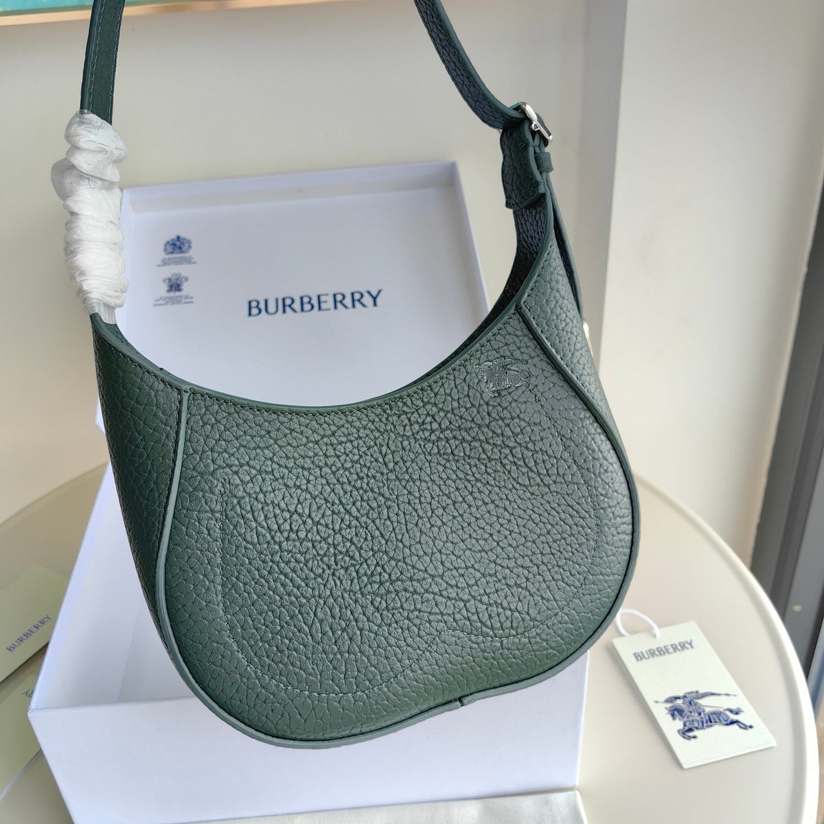 Schultertasche in Schwarz und Grün