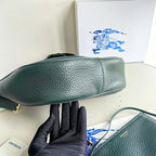 Schultertasche in Schwarz und Grün