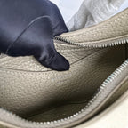 Schultertasche in Schwarz und Grün