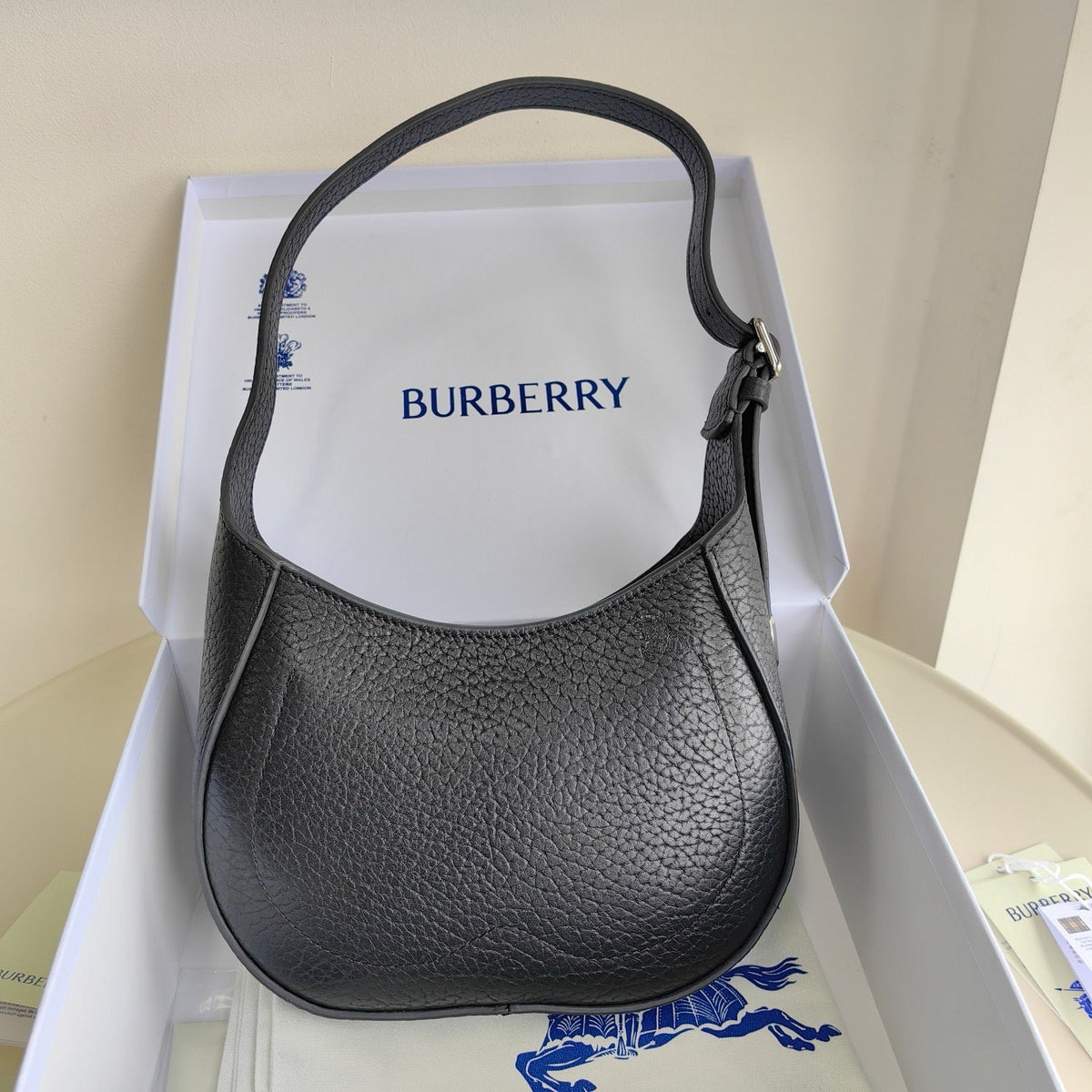 Schultertasche in Schwarz und Grün