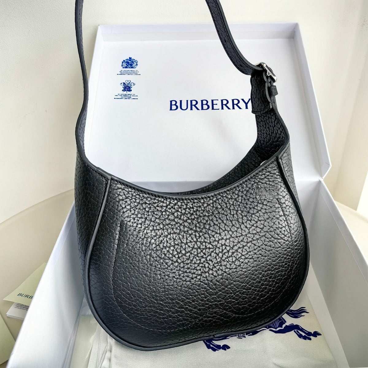 Schultertasche in Schwarz und Grün