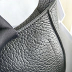 Schultertasche in Schwarz und Grün