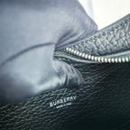 Schultertasche in Schwarz und Grün