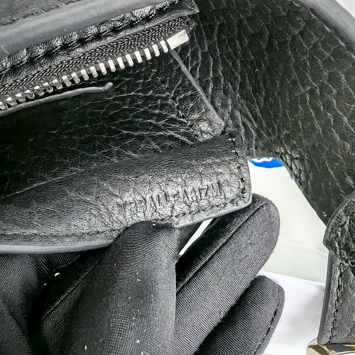 Schultertasche in Schwarz und Grün