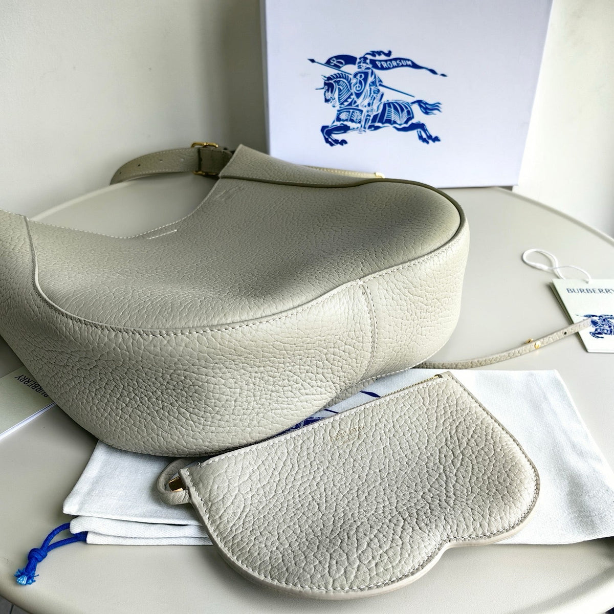 Schultertasche in Schwarz und Grün
