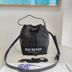 Schwarze Beuteltasche