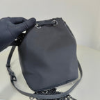 Schwarze Beuteltasche