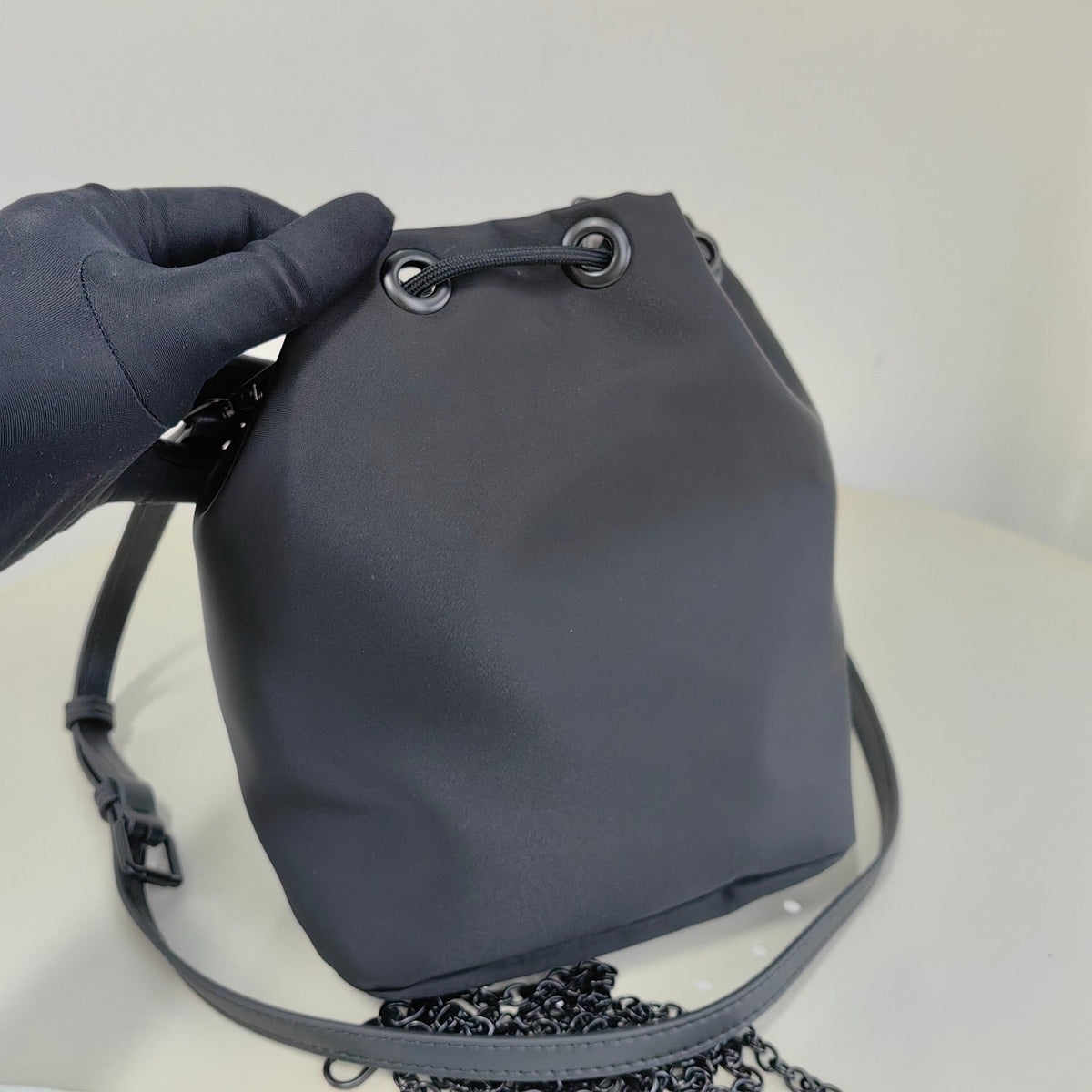 Schwarze Beuteltasche
