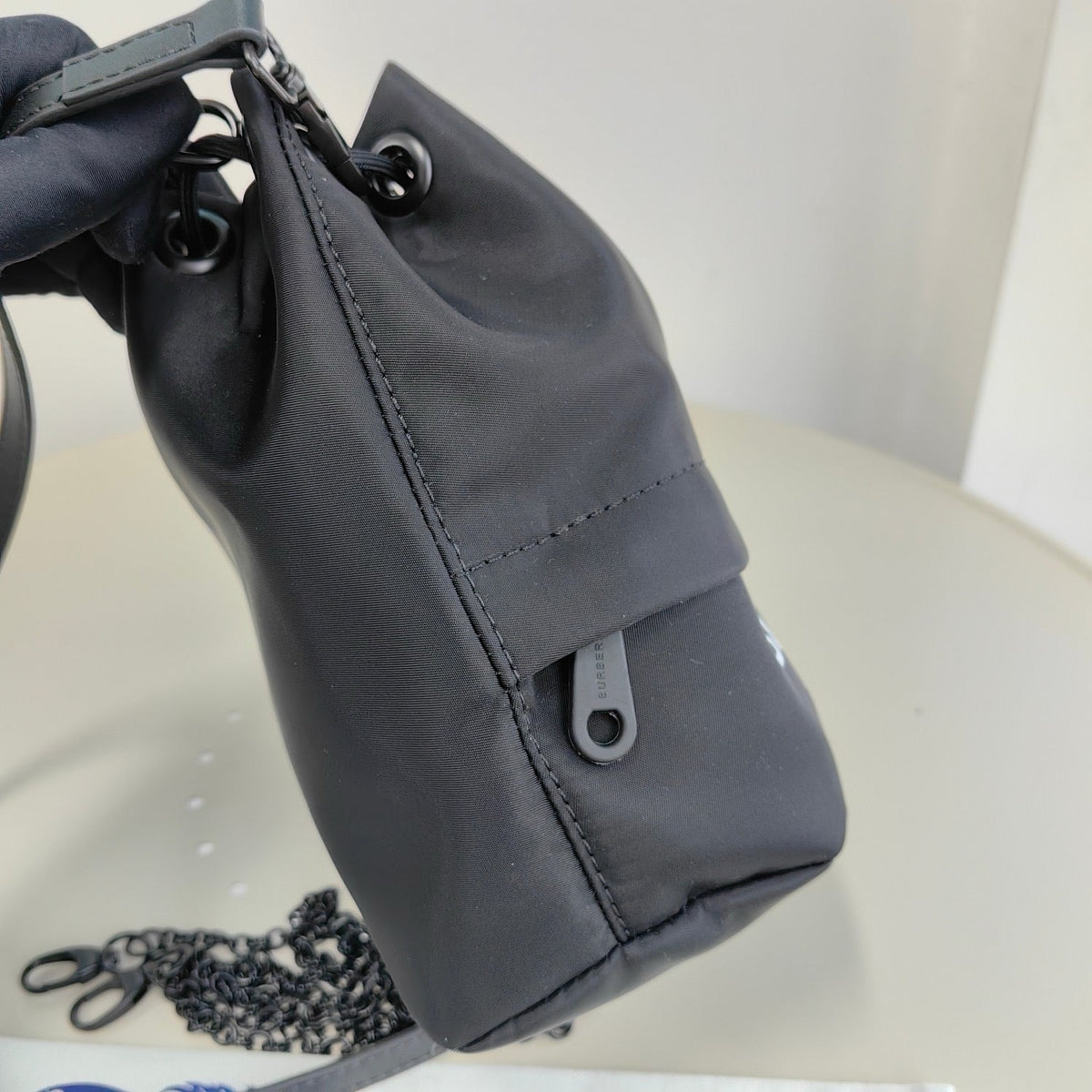 Schwarze Beuteltasche