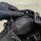 Schwarze Beuteltasche