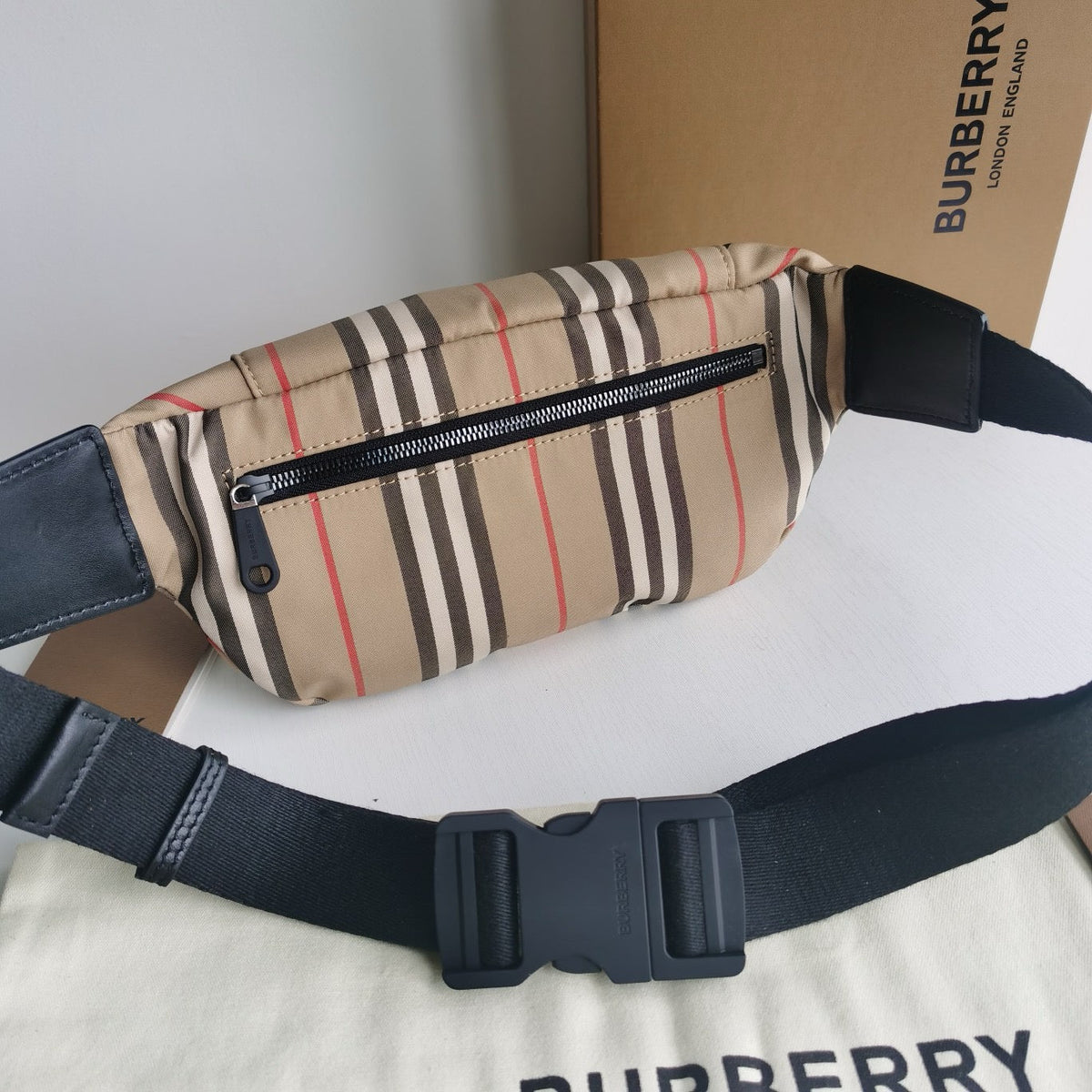Mehrfarbige Gürteltasche