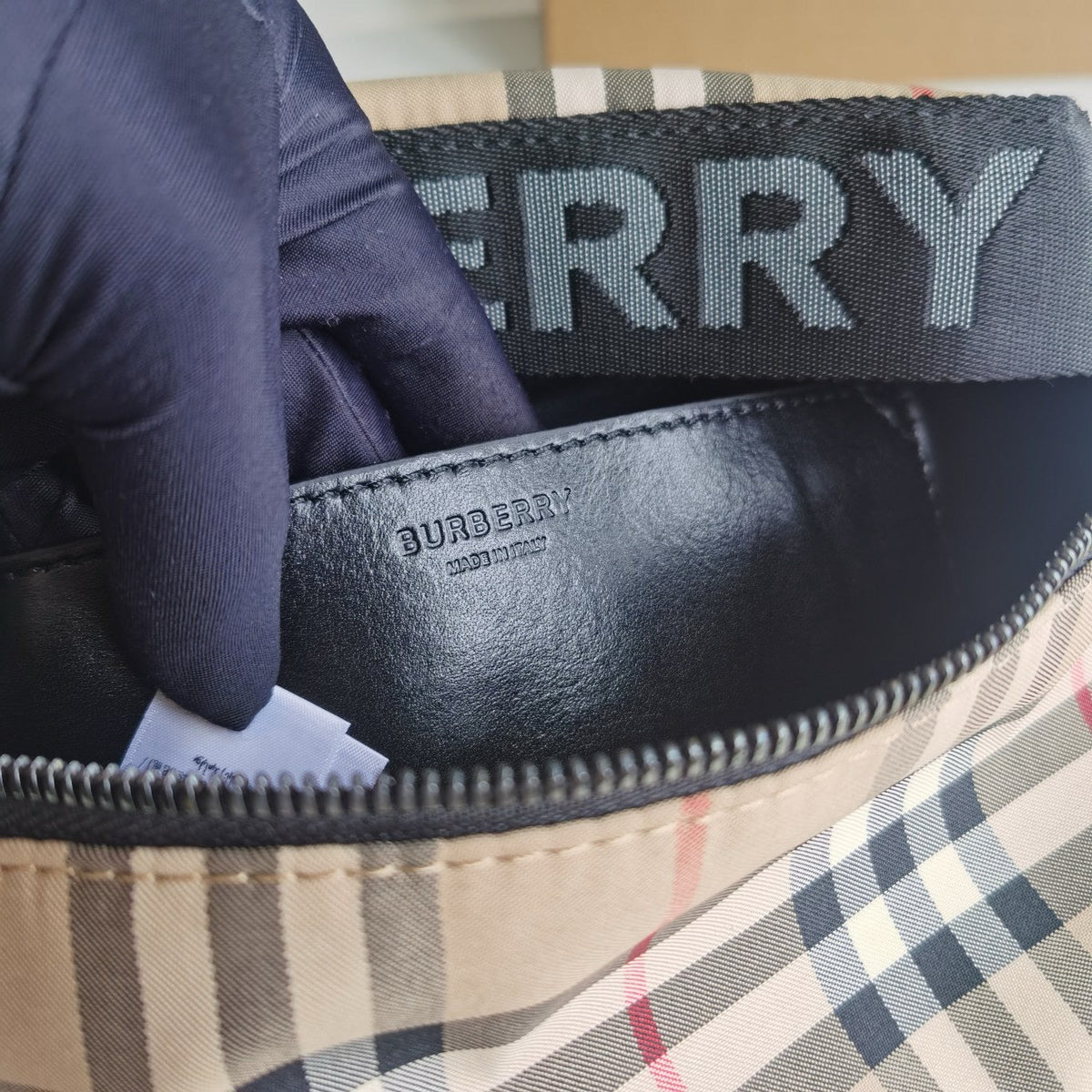 Mehrfarbige Gürteltasche