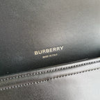 Schultertasche in Schwarz-Weiß