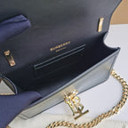 Schultertasche in Schwarz-Weiß