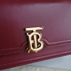 Schultertasche in Schwarz-Weiß