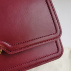 Schultertasche in Schwarz-Weiß