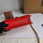 Schultertasche in Schwarz-Weiß