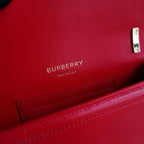 Schultertasche in Schwarz-Weiß