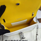 Schultertasche in Schwarz-Weiß