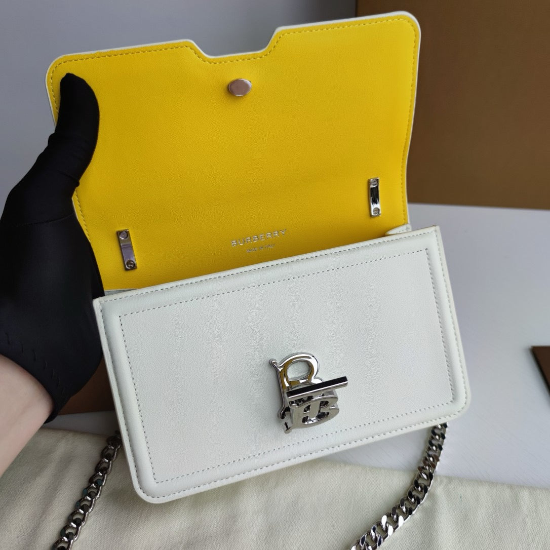 Schultertasche in Schwarz-Weiß