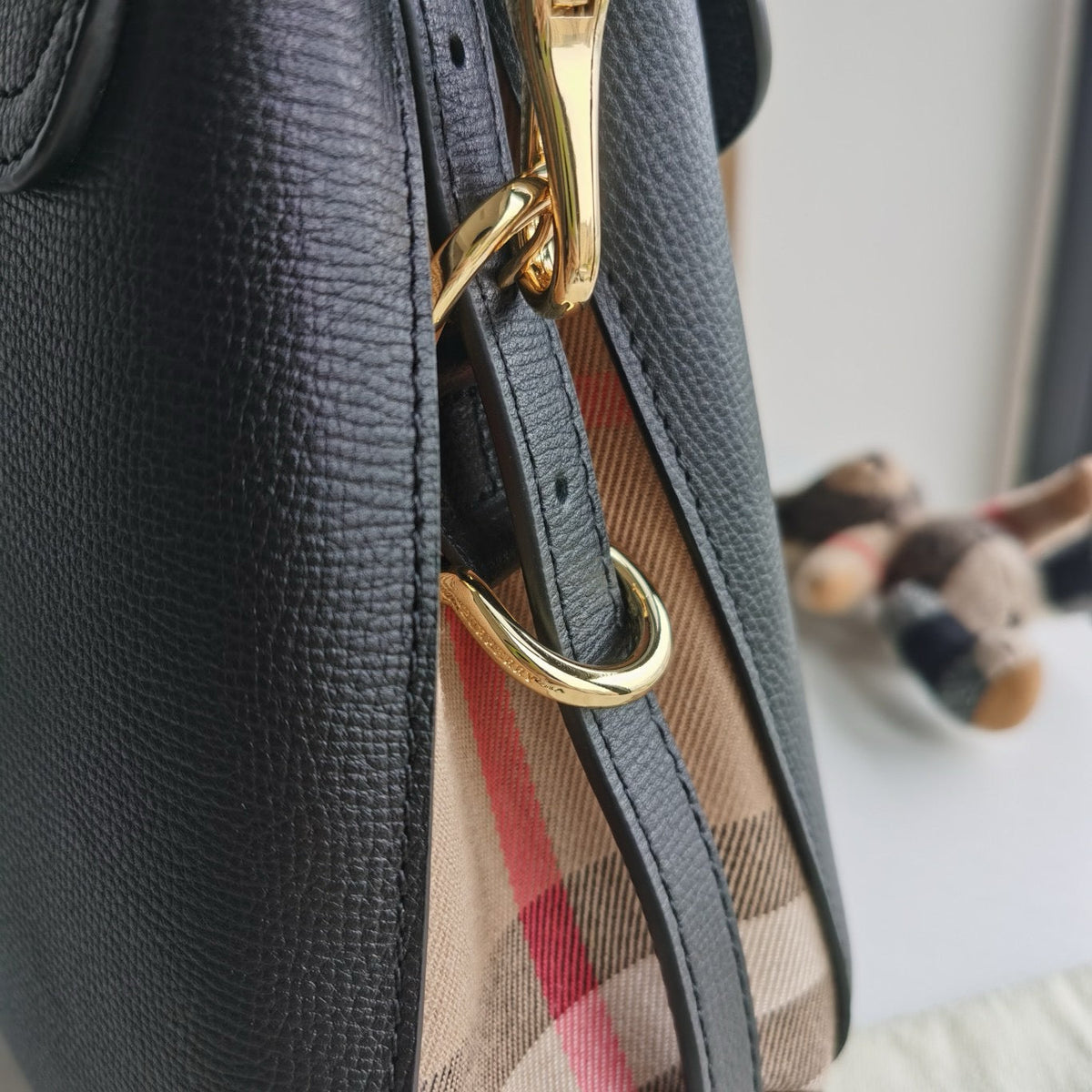 Schultertasche Schwarz und Grau