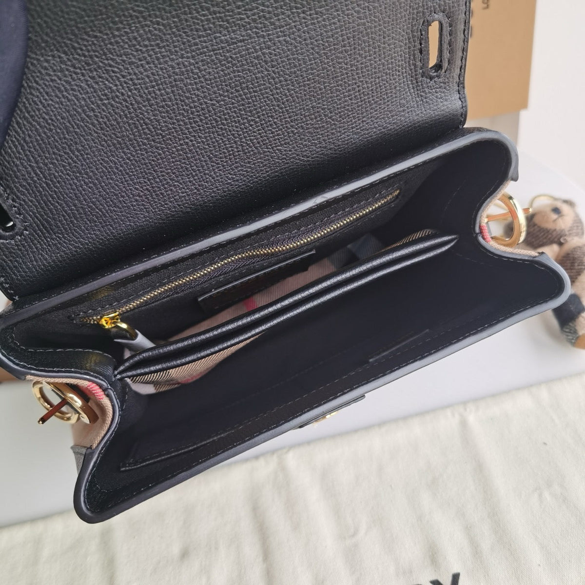 Schultertasche Schwarz und Grau
