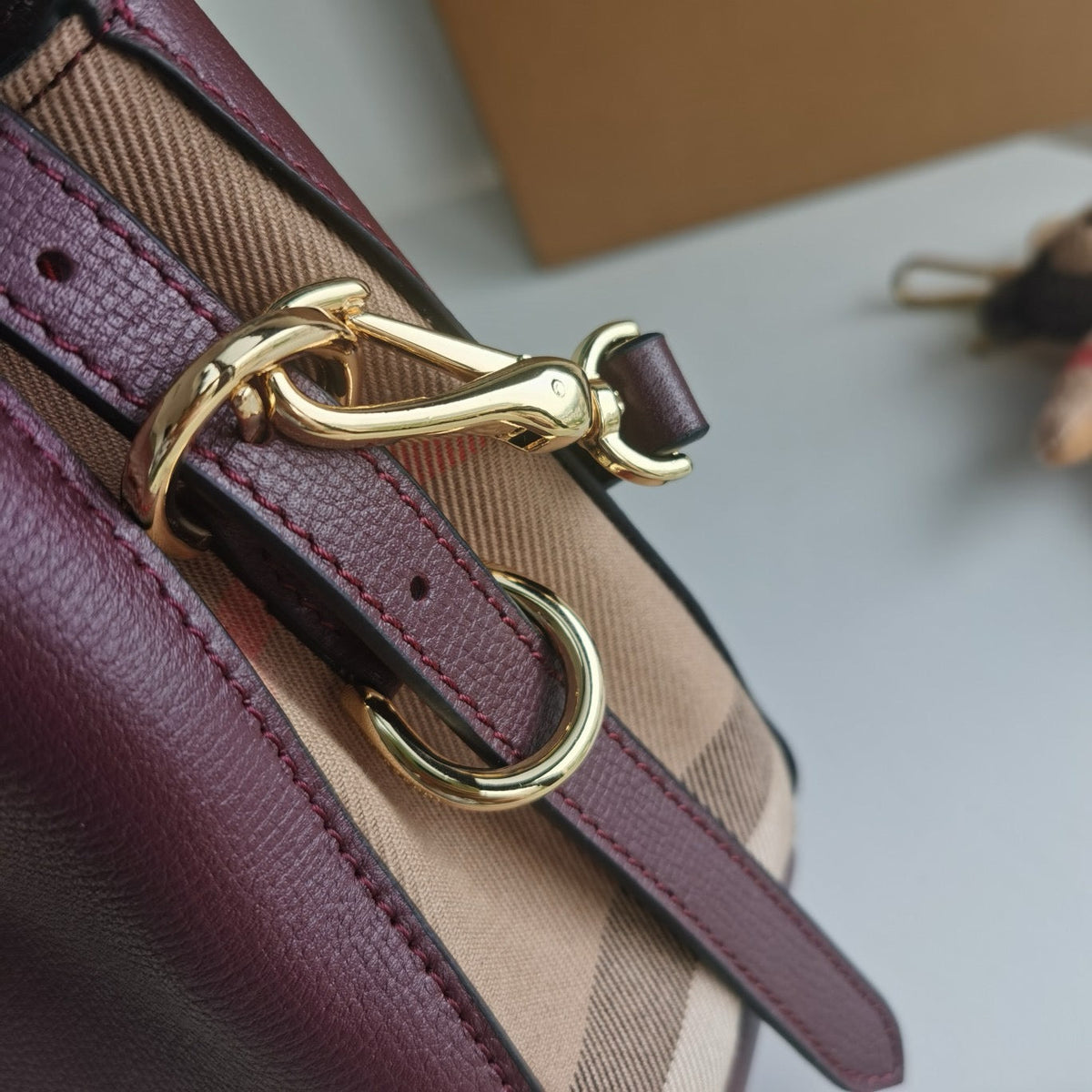 Schultertasche Schwarz und Grau