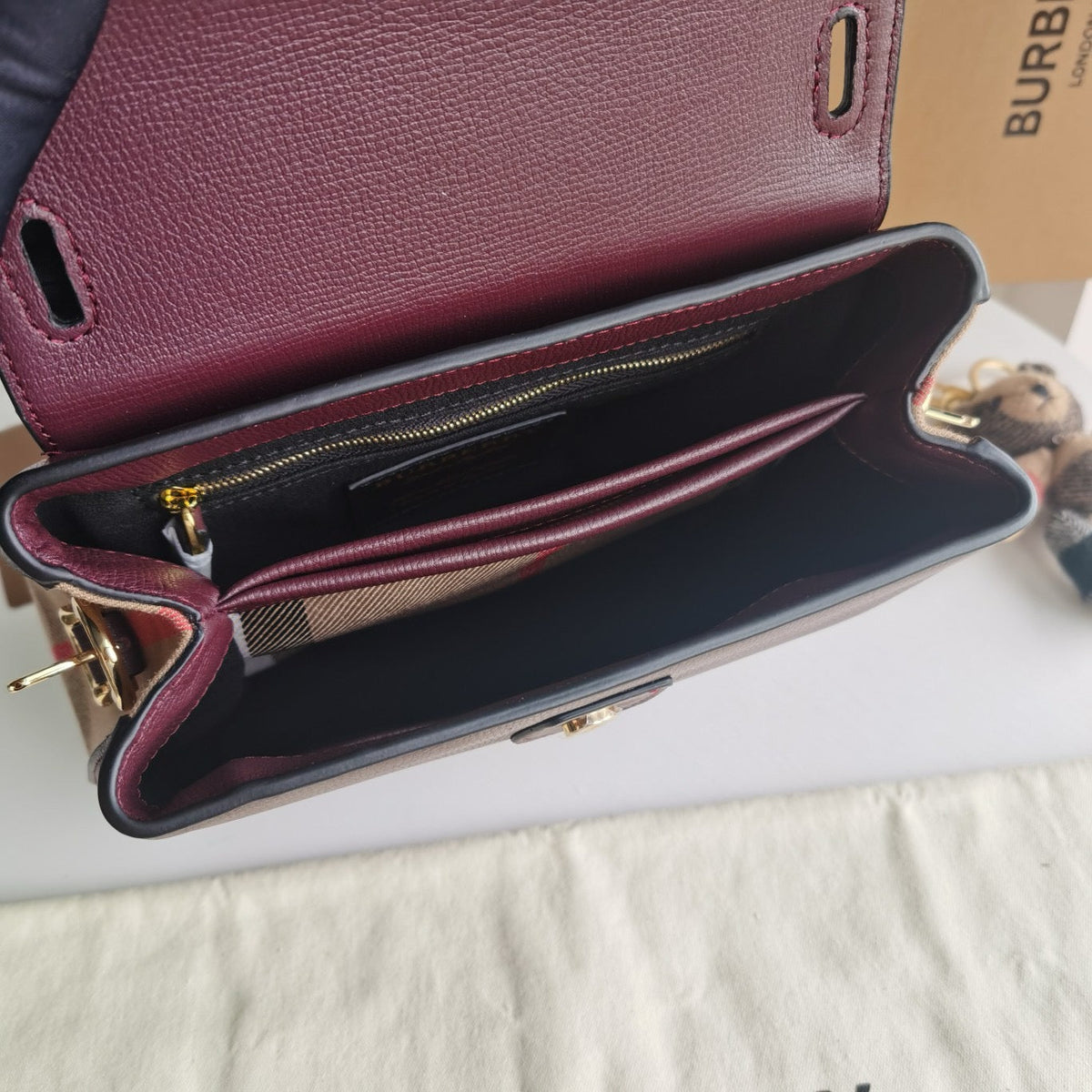 Schultertasche Schwarz und Grau