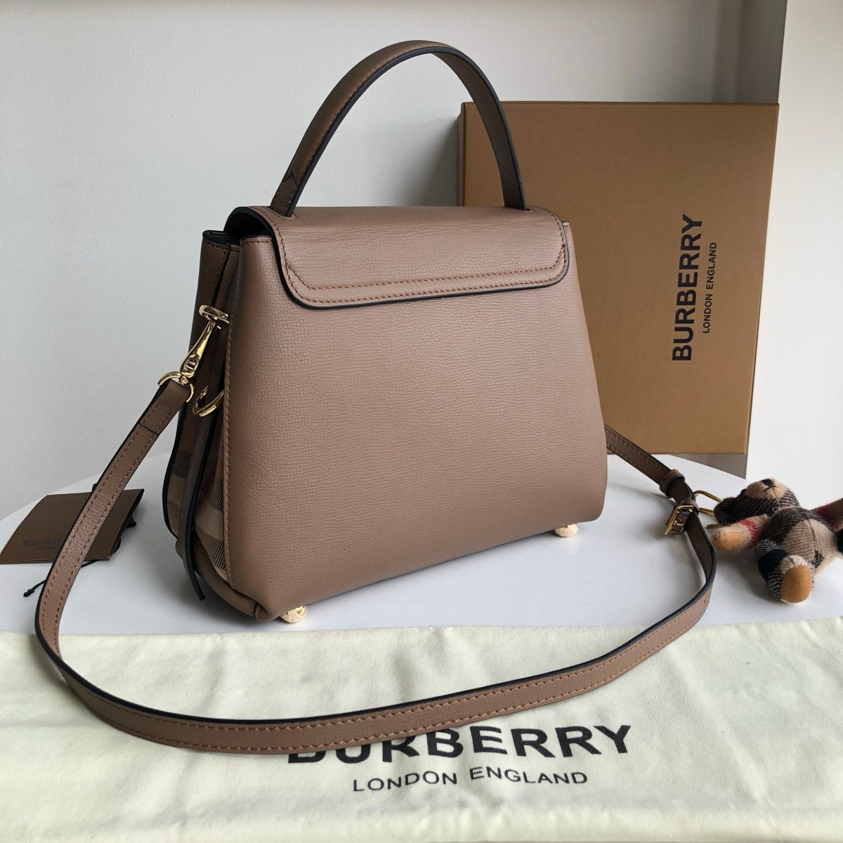 Schultertasche Schwarz und Grau