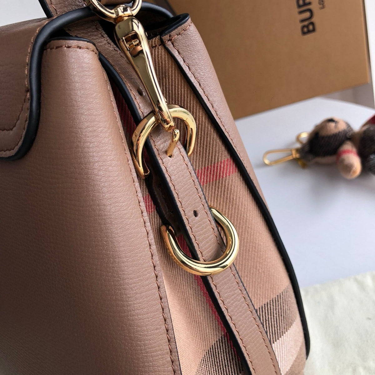 Schultertasche Schwarz und Grau