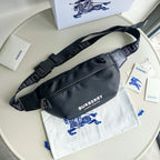 Schwarze Gürteltasche