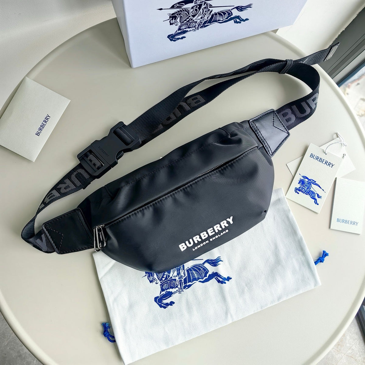 Schwarze Gürteltasche