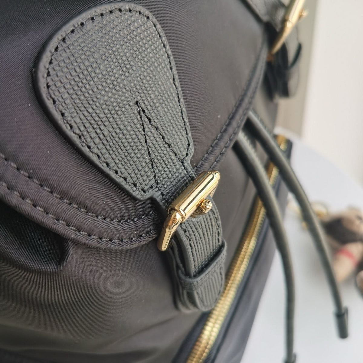 Mehrfarbiger Rucksack