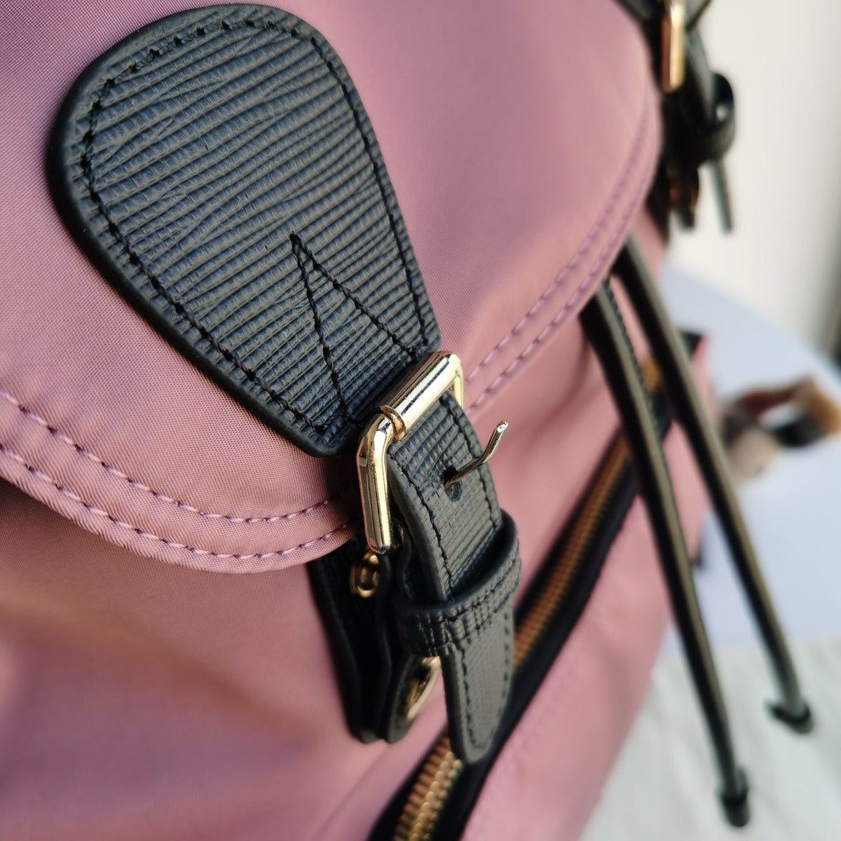 Mehrfarbiger Rucksack
