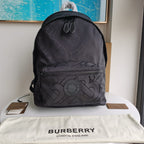 Schwarzer Rucksack