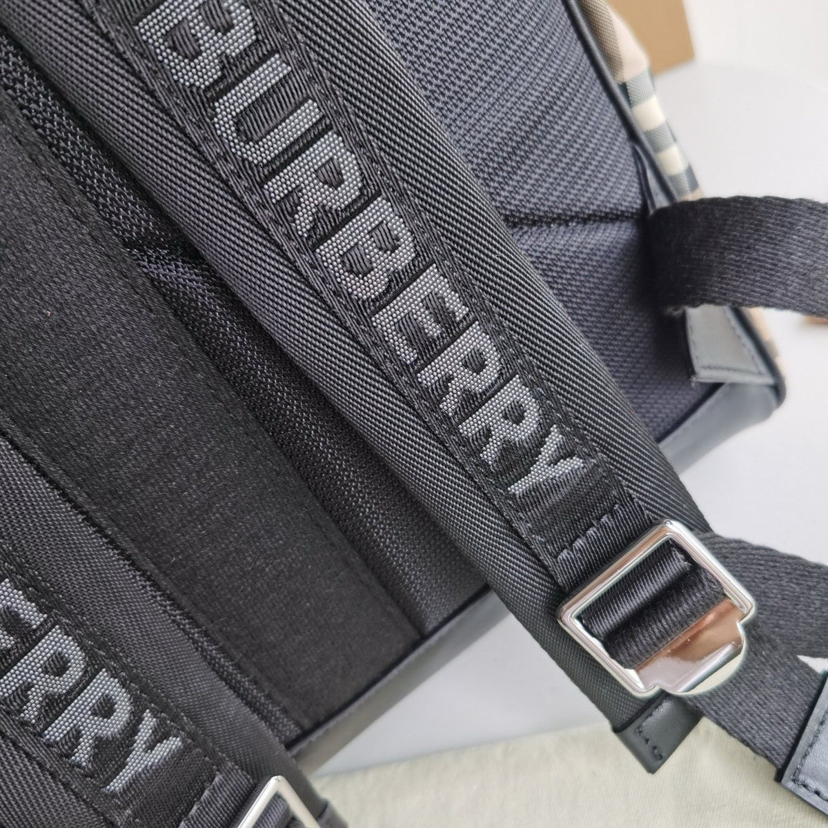 Mehrfarbiger Rucksack