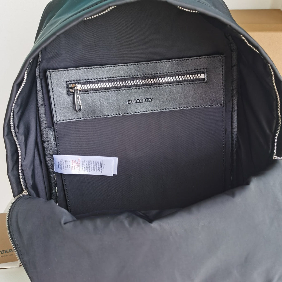 Schwarzer Rucksack