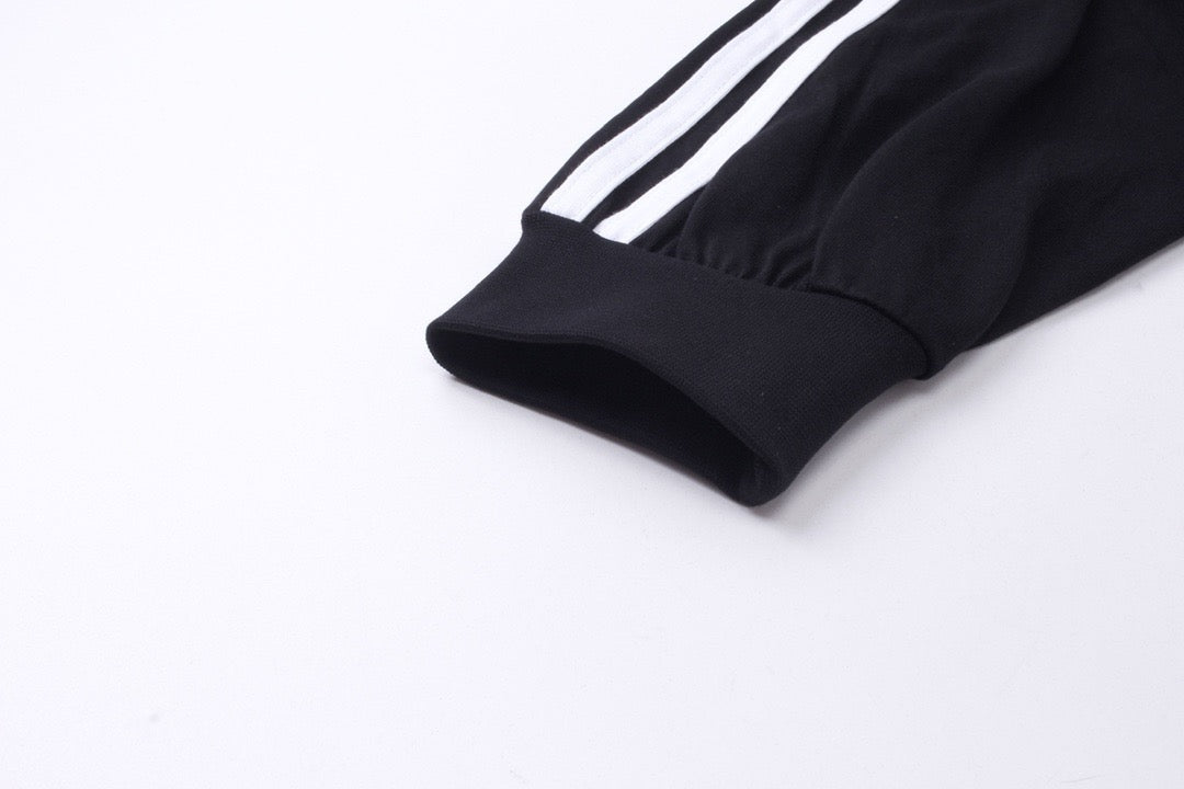 Schwarzes Jersey Langarmshirt mit gestreiften Ärmeln – Herren