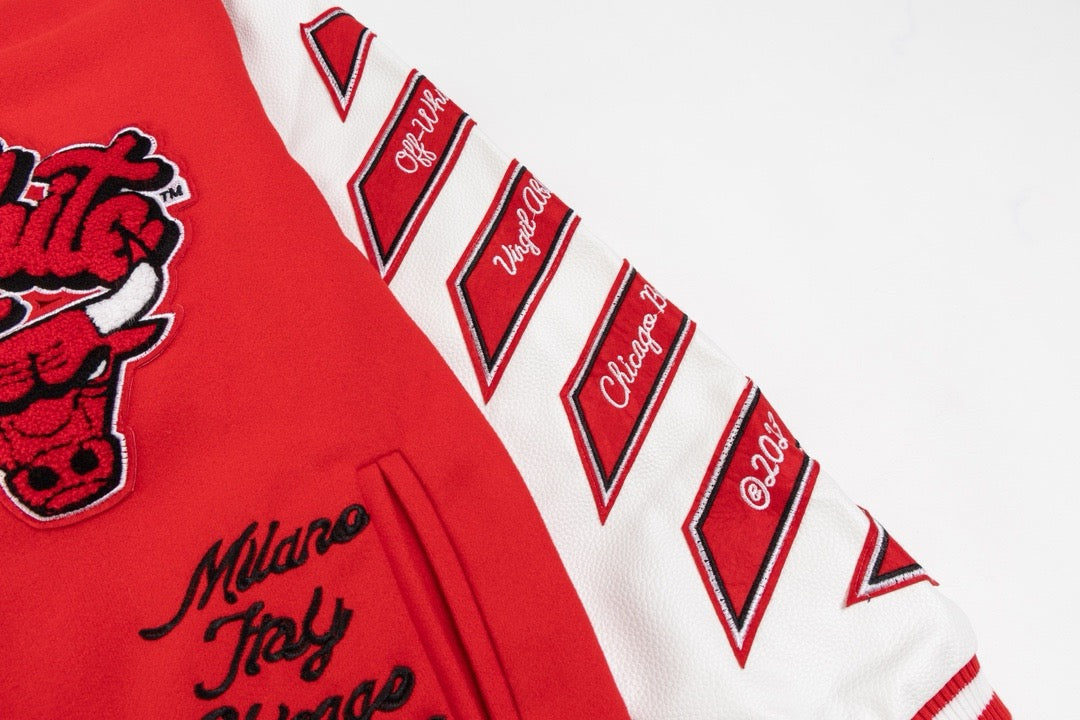 Rote Varsity-Jacke aus Wolle mit Aufnähern – Herren