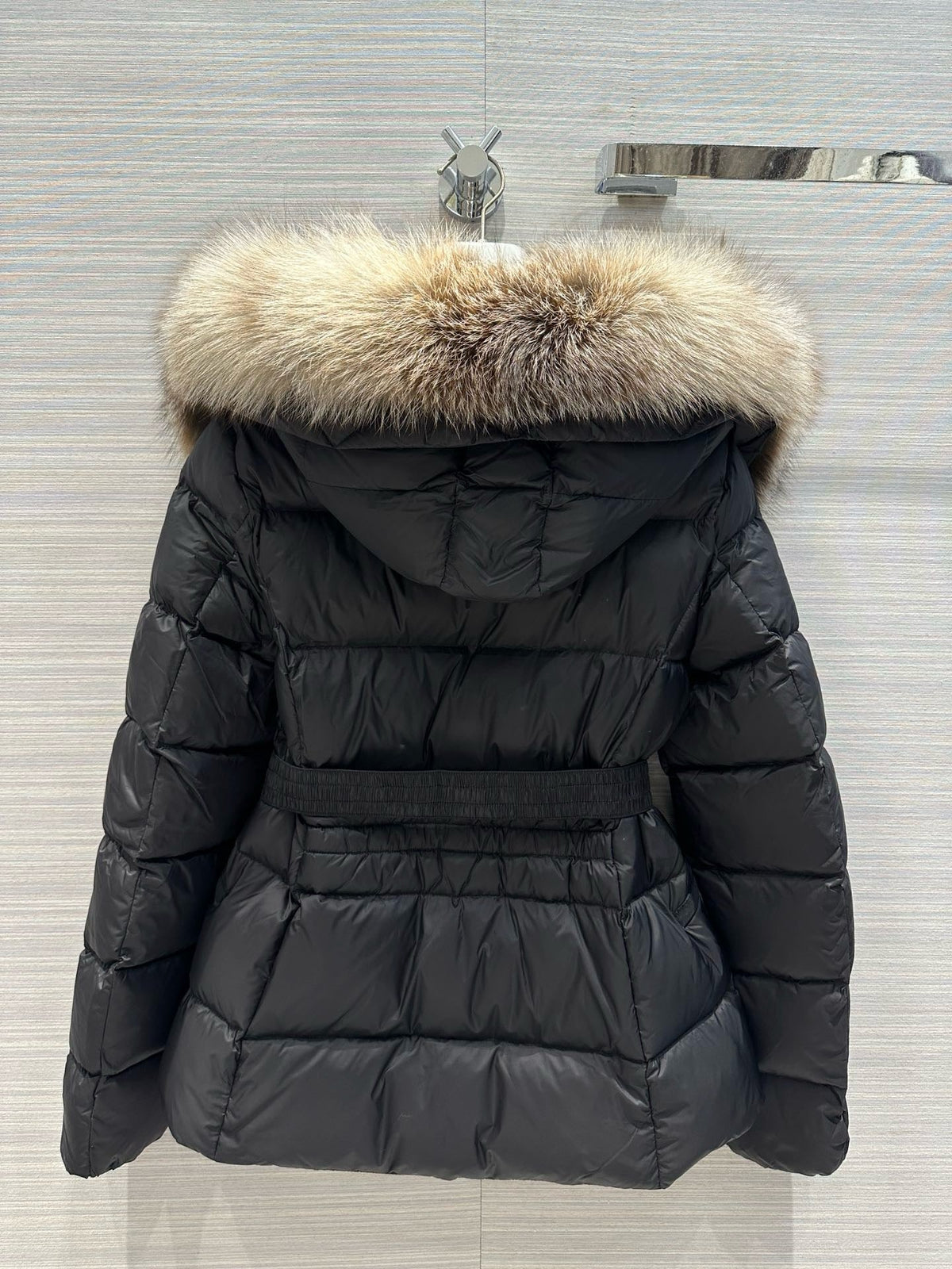 Schwarz-weiße Steppjacke – Damen