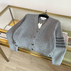 Gerippte Strickjacke aus grauer Wolle – Damen
