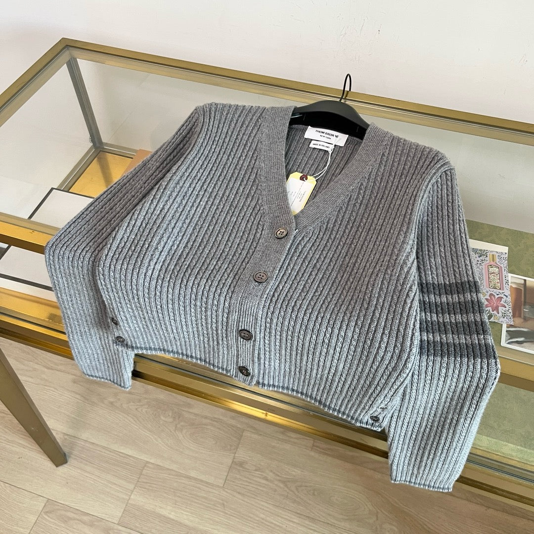Gerippte Strickjacke aus grauer Wolle – Damen