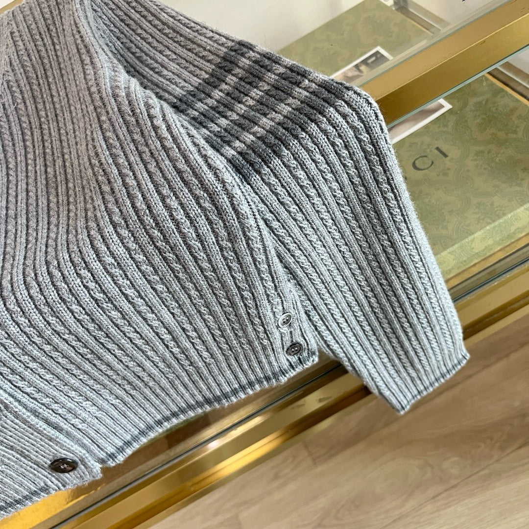 Gerippte Strickjacke aus grauer Wolle – Damen