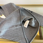 Gerippte Strickjacke aus grauer Wolle – Damen