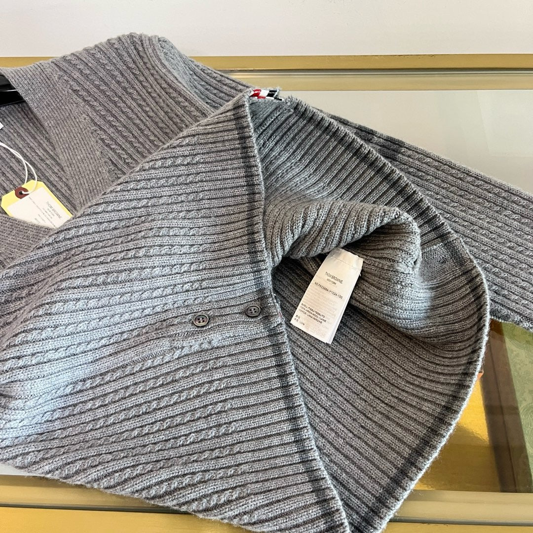 Gerippte Strickjacke aus grauer Wolle – Damen