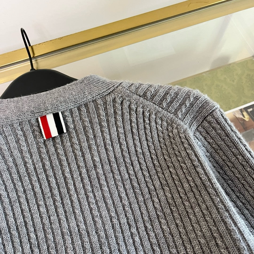 Gerippte Strickjacke aus grauer Wolle – Damen