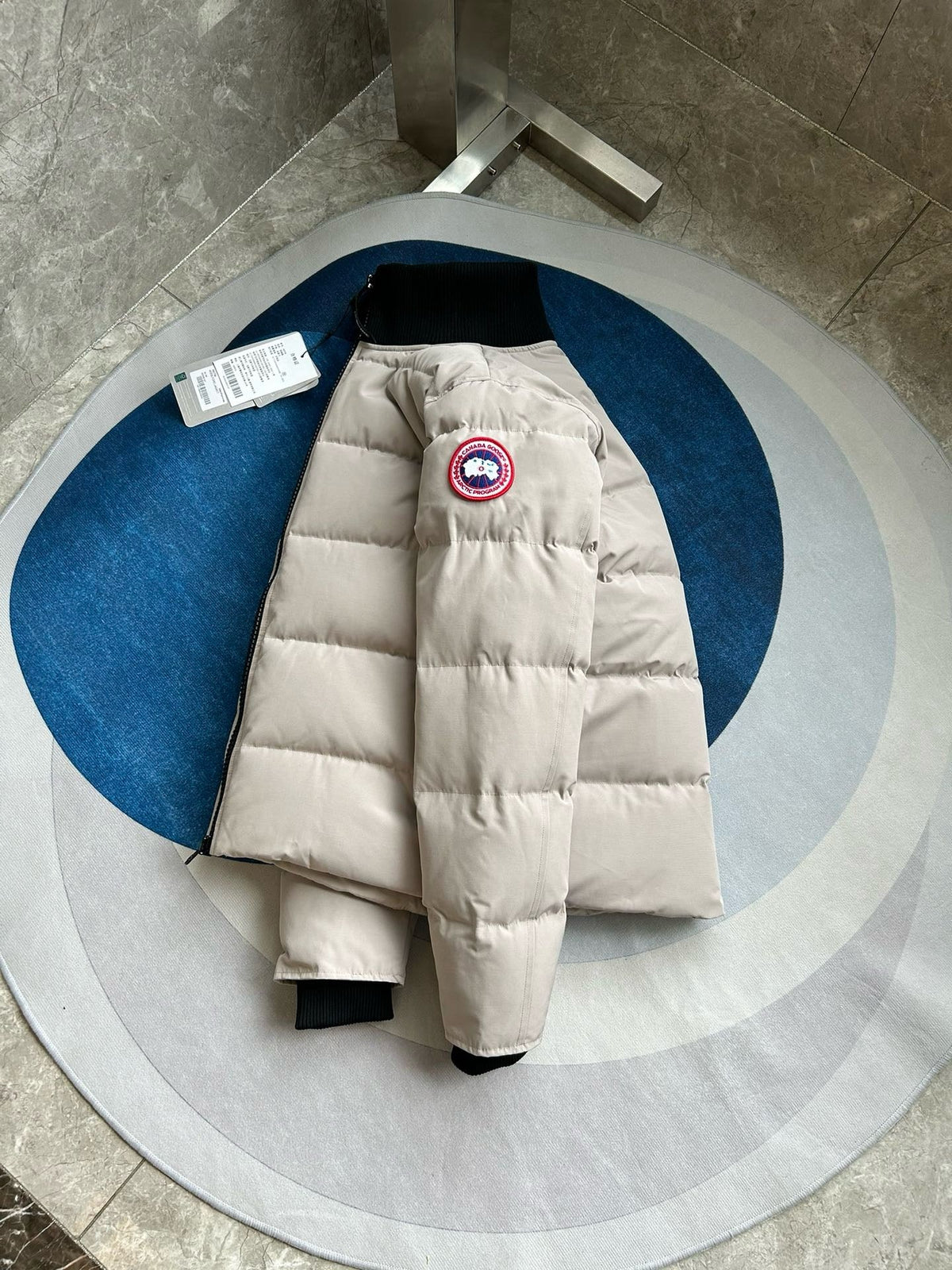 Schwarz-weiße Steppjacke für Herren