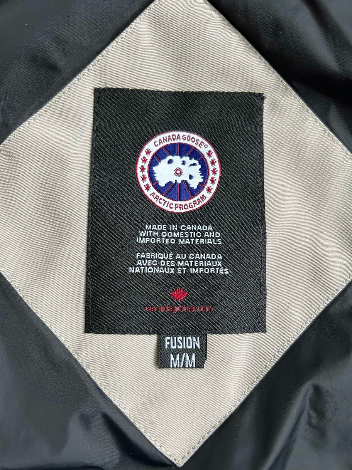 Schwarz-weiße Steppjacke für Herren