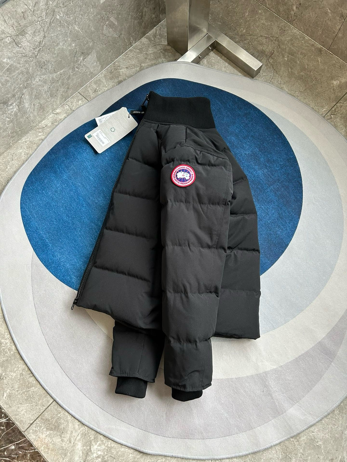 Schwarz-weiße Steppjacke für Herren